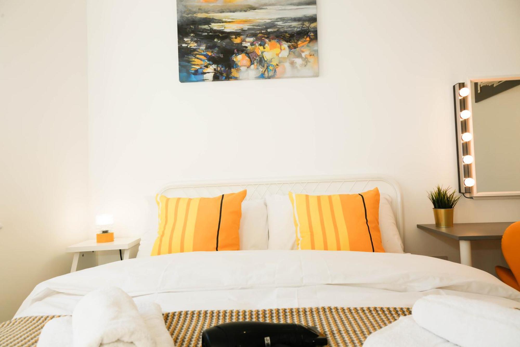 Luxury Rooms In Camden Town Near Shops, Cafes, Bars & Metro With Shared Bathrooms Londres Extérieur photo